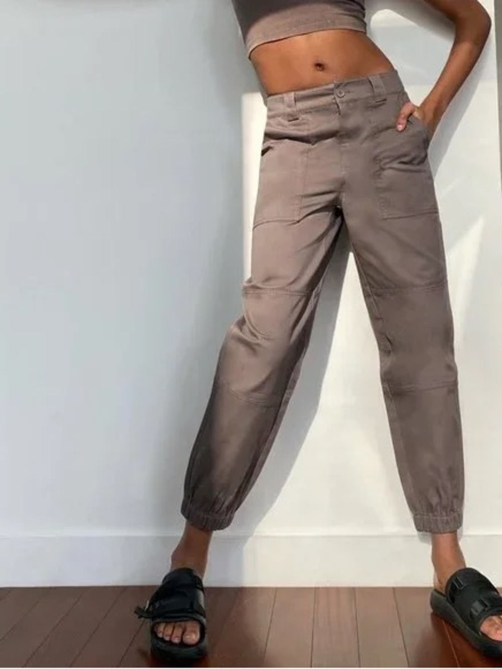 Aritzia BLACK New Cedar Cargo Jogger TNA
